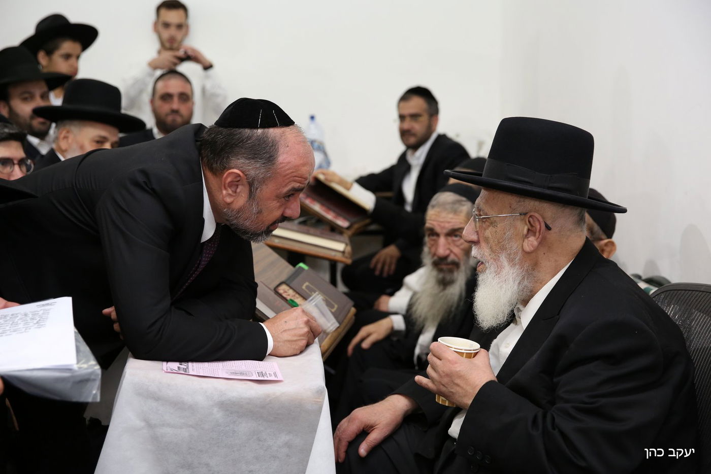 מנחמים את נשיא המועצת • היום השני