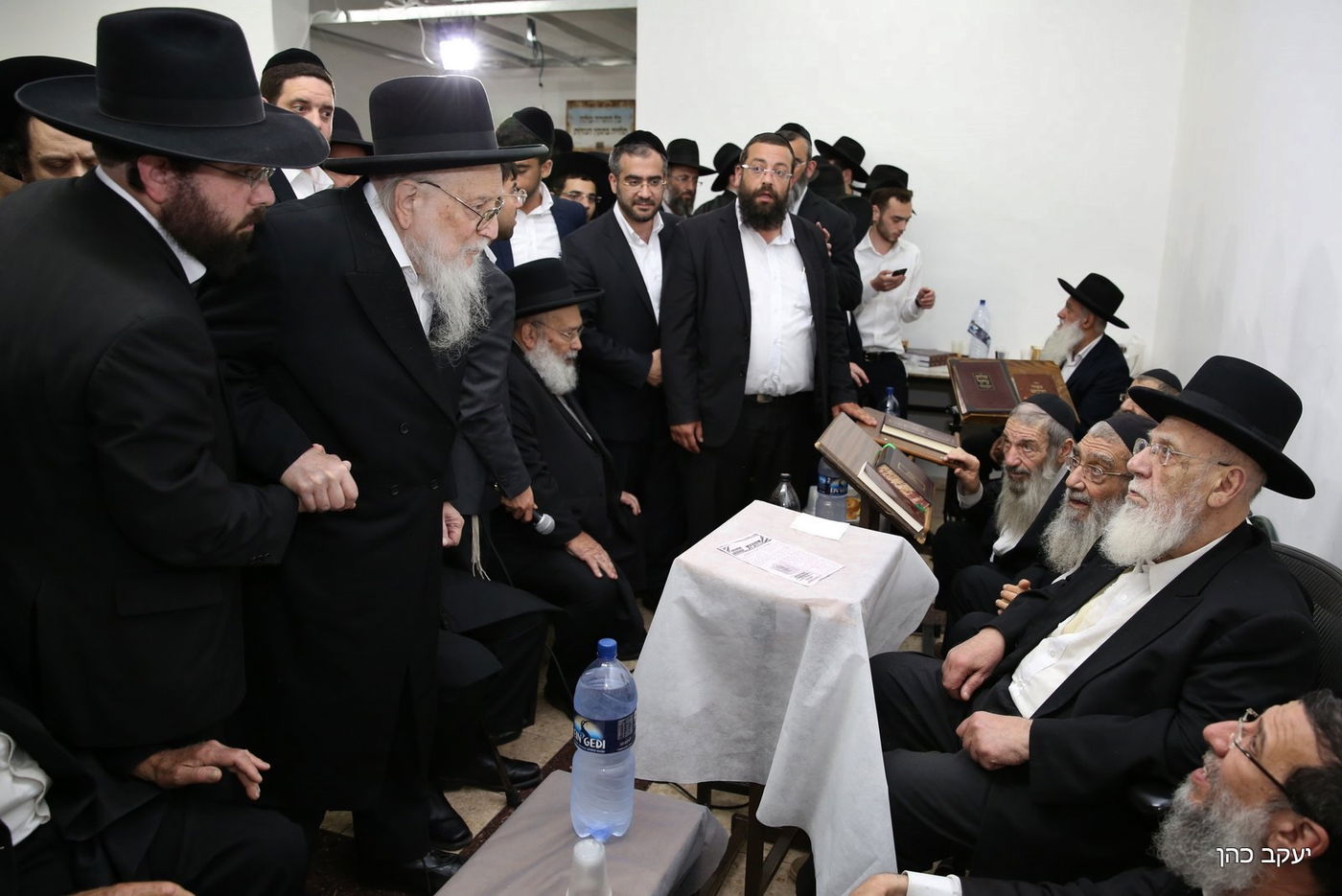 מנחמים את נשיא המועצת • היום השני