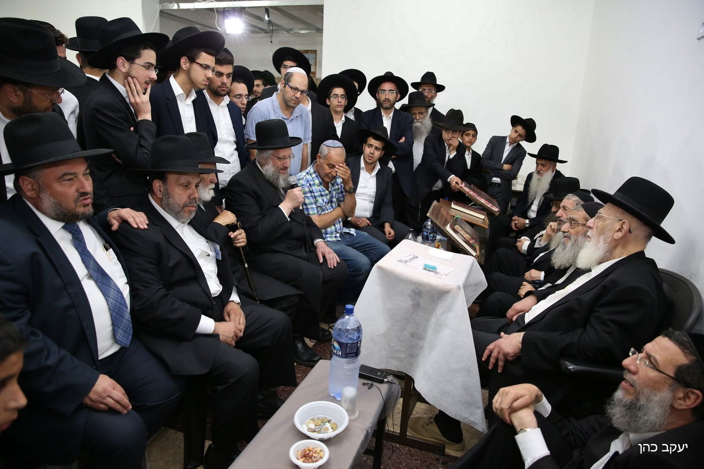 מנחמים את נשיא המועצת • היום השני