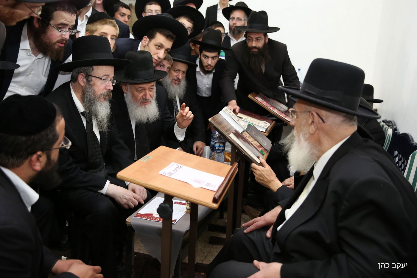 מנחמים את נשיא המועצת • היום השני