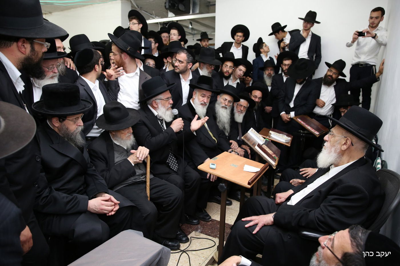 מנחמים את נשיא המועצת • היום השני