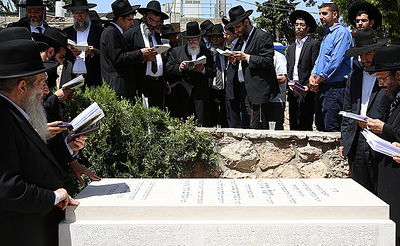 נשיא המועצת עלה לקבר רעייתו: "התורה היא הנחמה שלי"