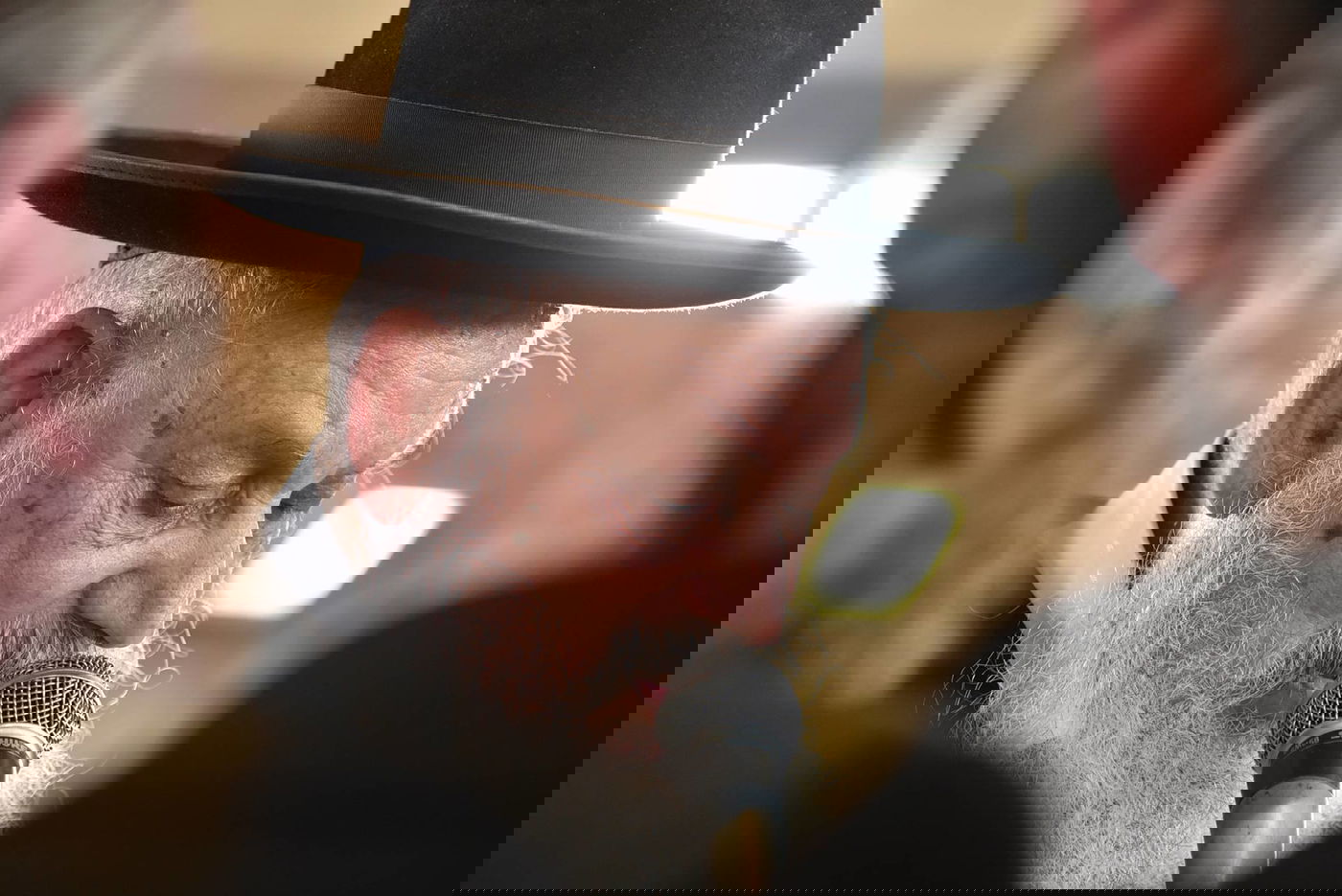 אביה של אסתי סופד לה