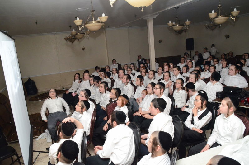 תלמידי ה'מתמידים' זכו לברכה מהגאב"ד הישיש