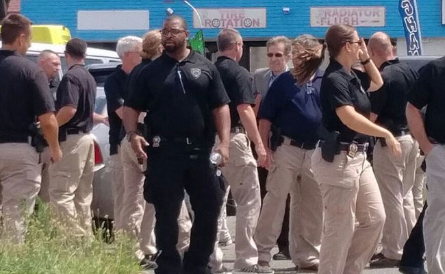 עשרות חוקרי FBI סמוך למוסדות עליהם בוצעה הפשיטה