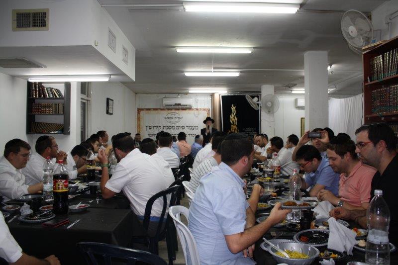 תיעוד: קהילת "בית אבא" סיימה מסכת קידושין