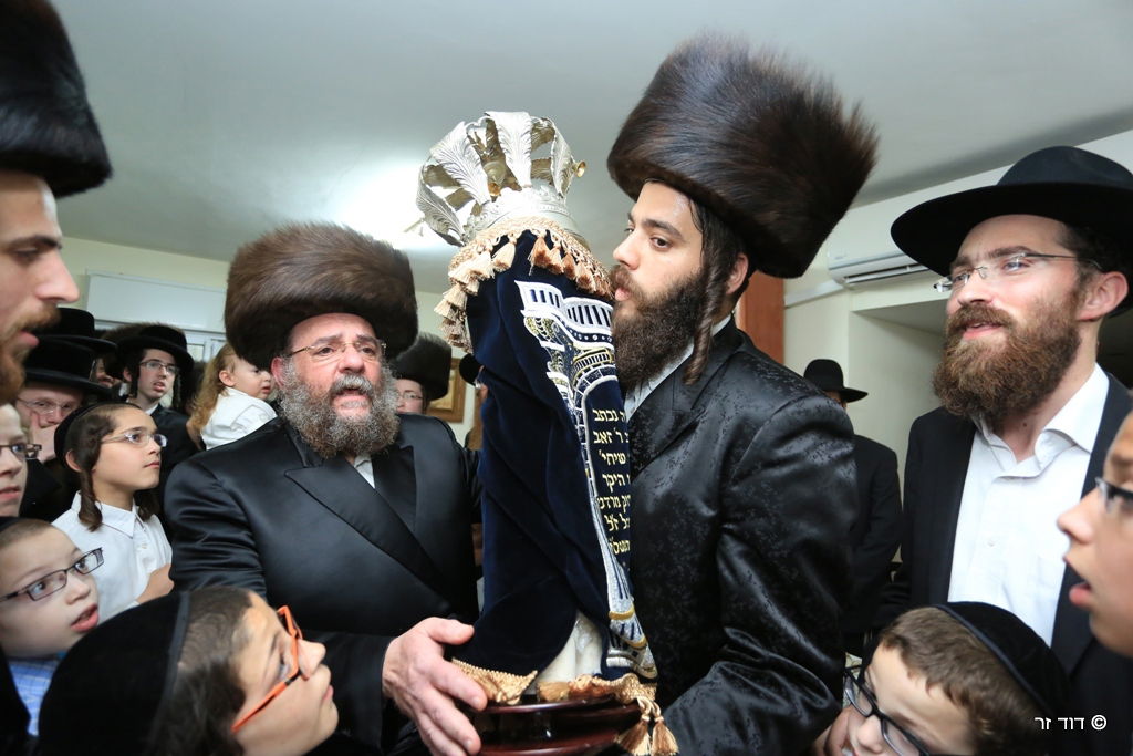 מביתו של פרוש לביהמ"ד ויז'ניץ. צפו בגלריה