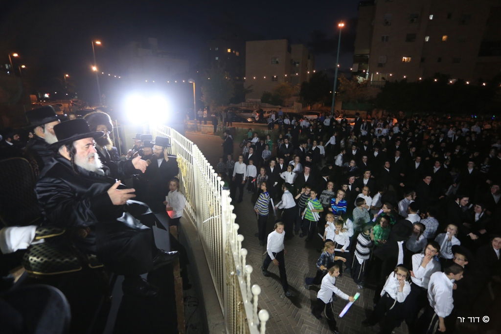 מביתו של פרוש לביהמ"ד ויז'ניץ. צפו בגלריה