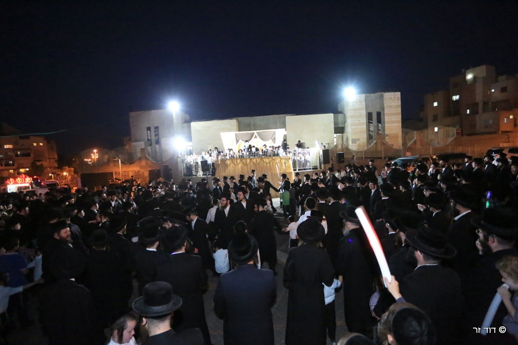 מביתו של פרוש לביהמ"ד ויז'ניץ. צפו בגלריה