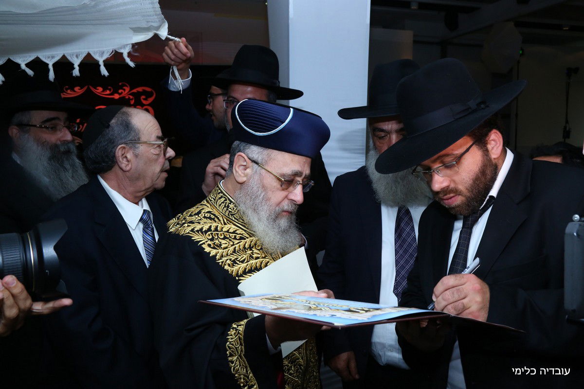 צפו: שמחת החתונה לעוזרו של הראשל"צ