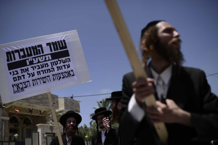 אנשי 'העדה החרדית' הפגינו בעד העריק הספרדי
