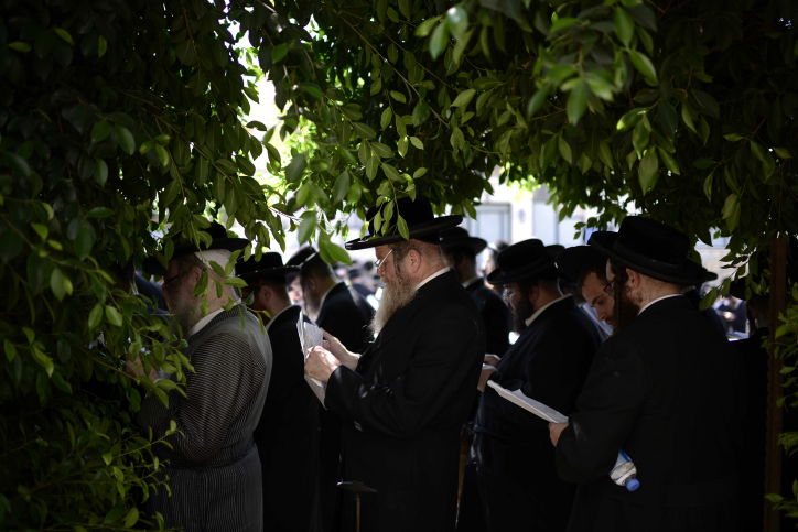 אנשי 'העדה החרדית' הפגינו בעד העריק הספרדי