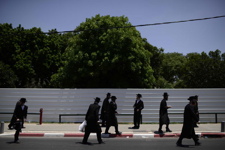 אנשי 'העדה החרדית' הפגינו בעד העריק הספרדי