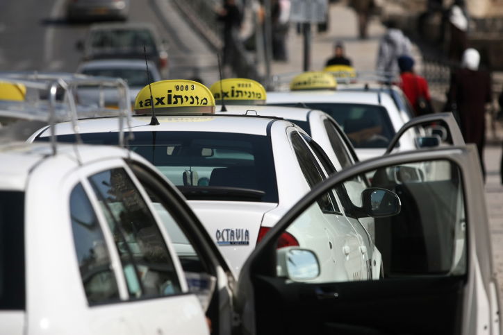 תכנית חדשה תאפשר לנהגי מוניות לקחת כמה נוסעים ביחד