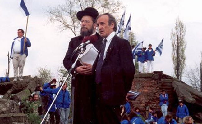 הרב לאו עם אלי ויזל, ארכיון