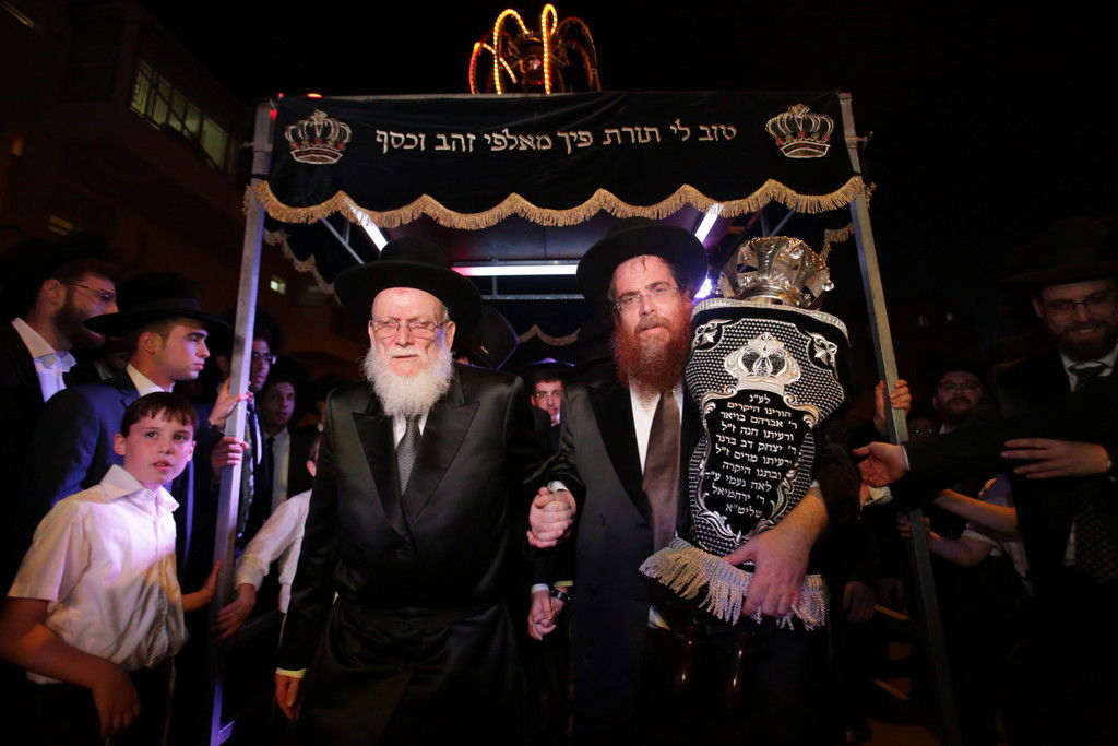 הכנסת ספר תורה לישיבת באר התלמוד באלעד | ארכיון