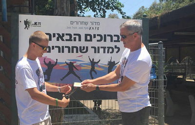 בני גנץ הפתיע את נהגו האישי בצה"ל. צפו