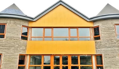 חזית הווילה המרשימה