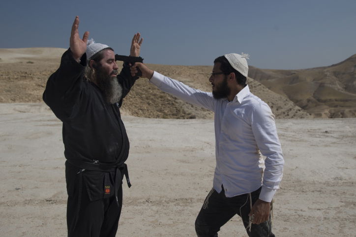 הנינג'ה החרדי מדגים כיצד להכניע תוך שניות תוקף חמוש