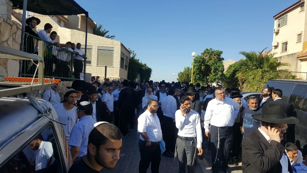 עשרות ליוו למנוחות את ישראל ועקנין ז"ל; בהספדים: מתקפה נגד הטכנולוגיה