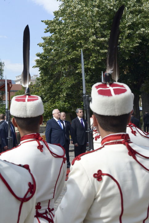 משמר הכבוד לנשיא ריבלין בבולגריה • צפו