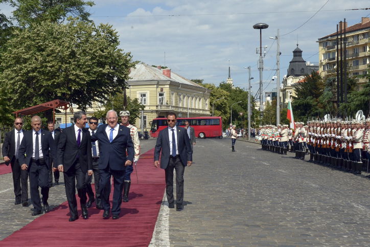 משמר הכבוד לנשיא ריבלין בבולגריה • צפו