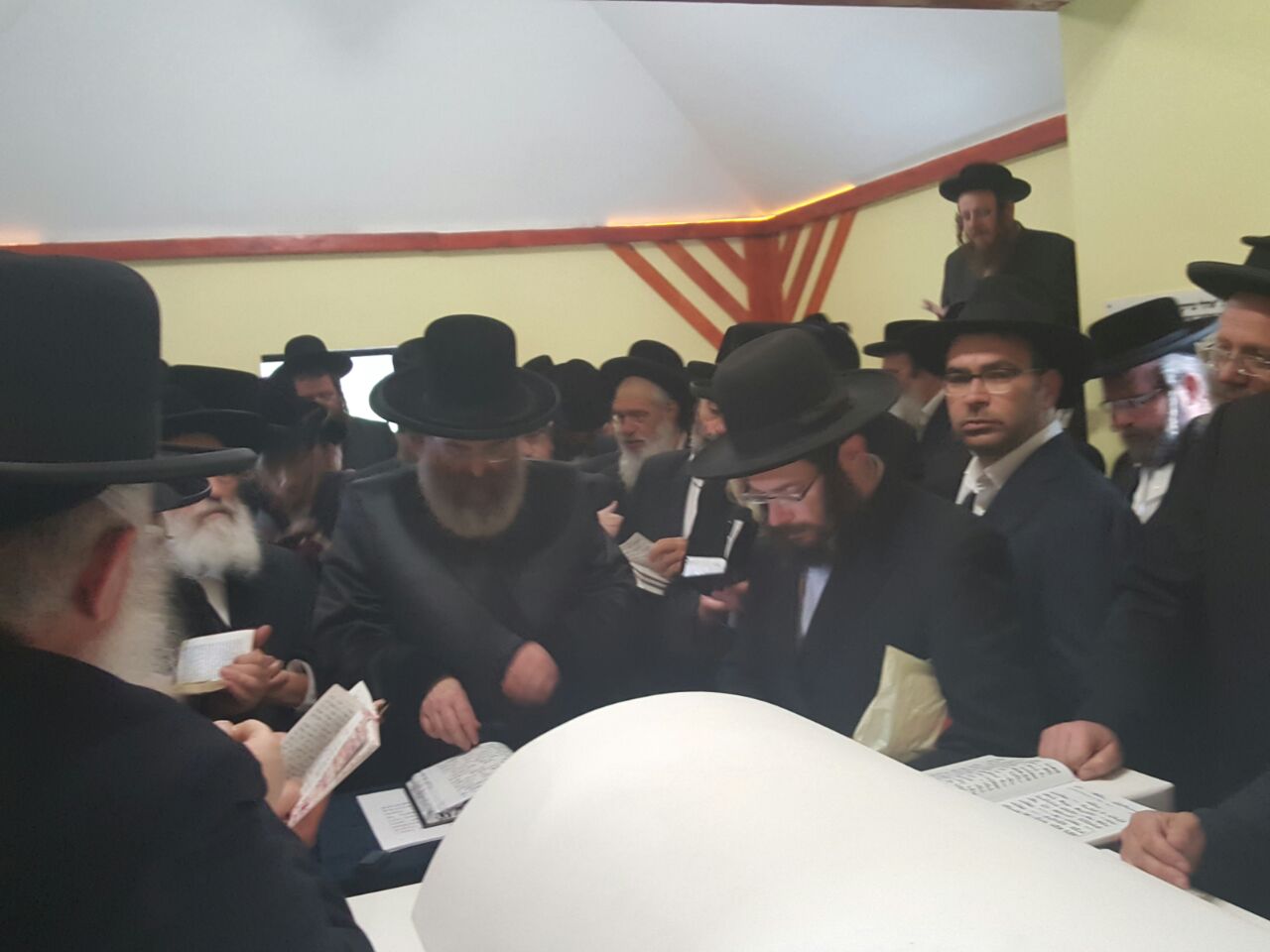 הרבי מסאדיגורא פרץ בקול בוכים: "לבקש על האסונות"