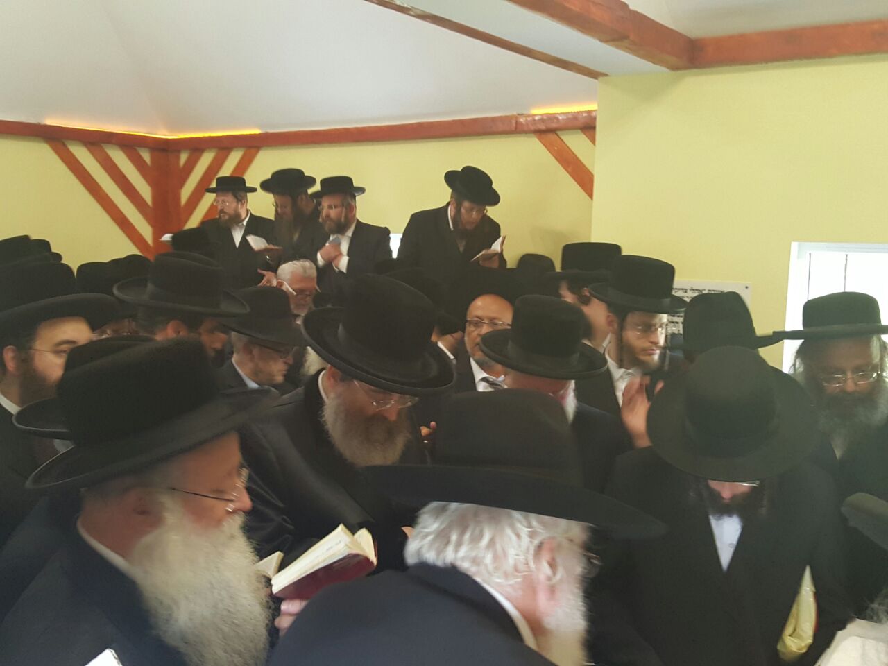 הרבי מסאדיגורא פרץ בקול בוכים: "לבקש על האסונות"