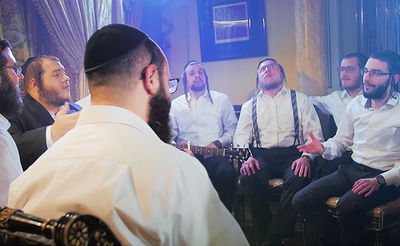 "נפשי חולה אהבתיך": הקליפ של לוי פאלקוביץ