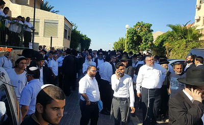 עשרות ליוו למנוחות את ישראל ועקנין ז"ל; בהספדים: מתקפה נגד הטכנולוגיה