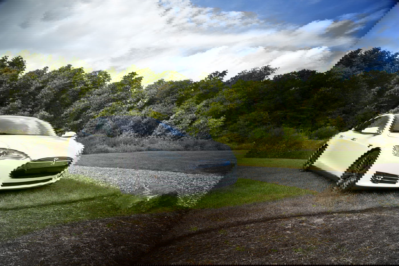 נפגעה מרכב שחנה במקום אסור. אילוסטרציה