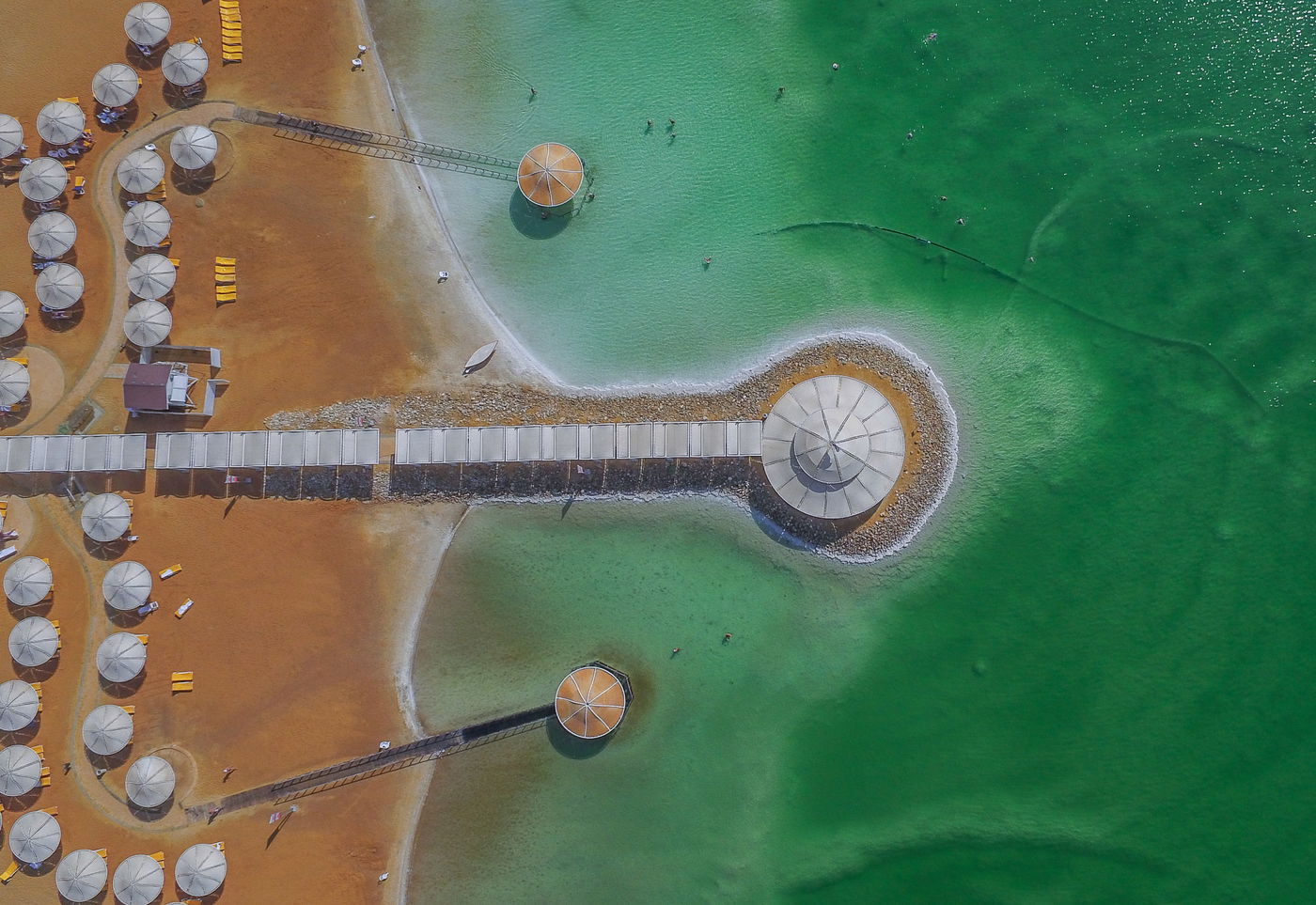 מרהיב: חופי ים המלח כפי שמעולם לא ראיתם • צפו