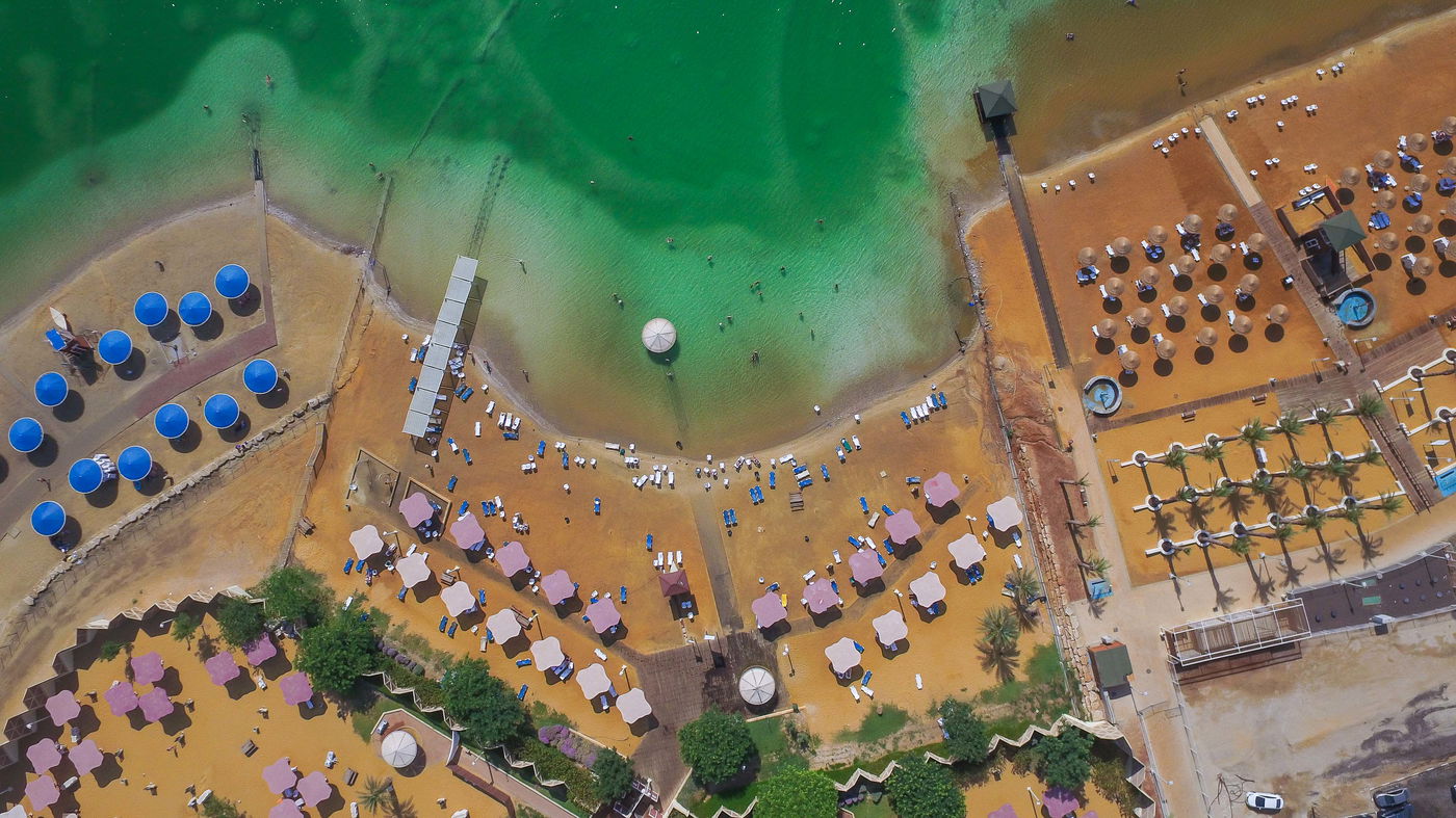 מרהיב: חופי ים המלח כפי שמעולם לא ראיתם • צפו