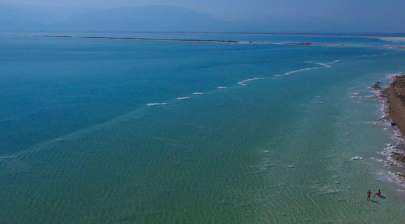 מרהיב: חופי ים המלח כפי שמעולם לא ראיתם • צפו