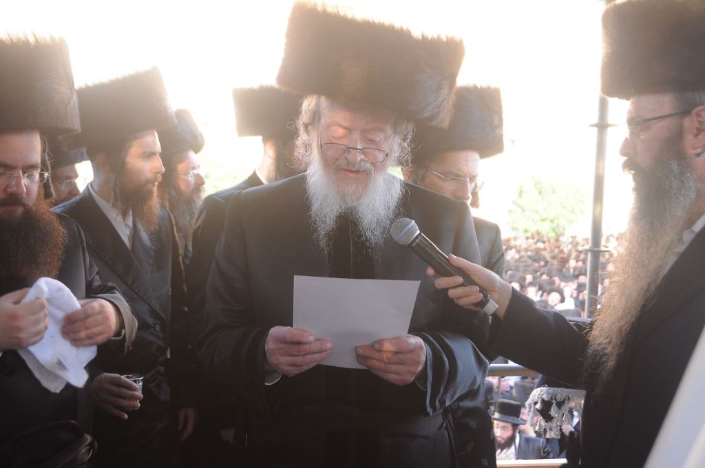 שמחת החתונה בחצרות טשורטקוב - סלונים