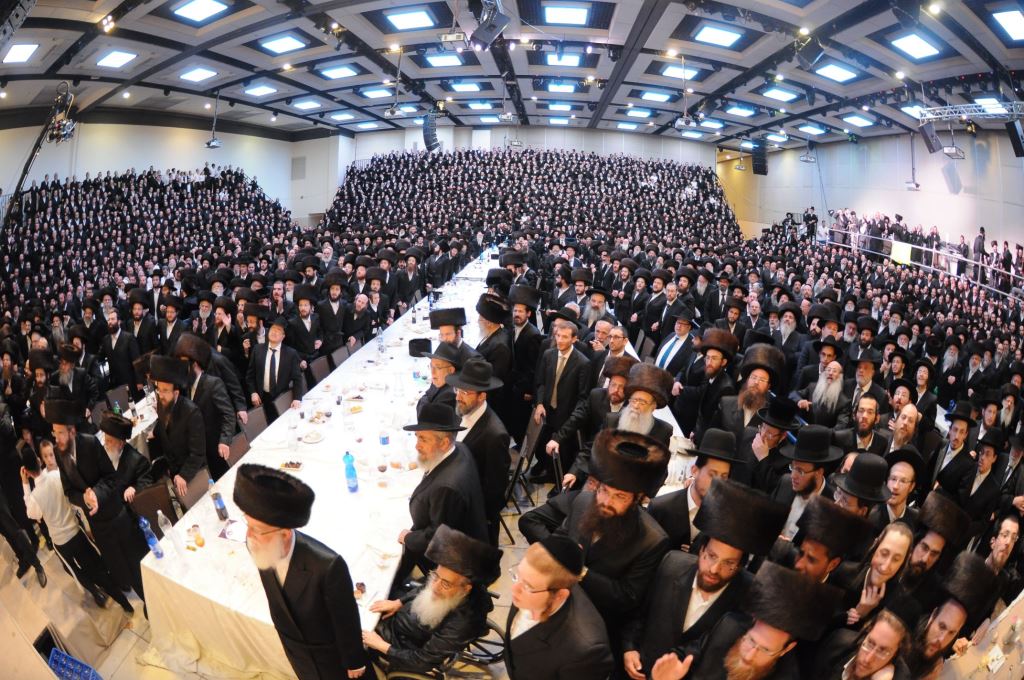 שמחת החתונה בחצרות טשורטקוב - סלונים