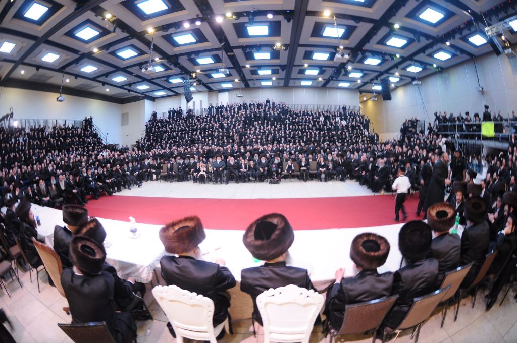 שמחת החתונה בחצרות טשורטקוב - סלונים