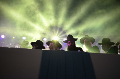 חב"דניקים וכאלו שלא חגגו בכיכר רבין • צפו