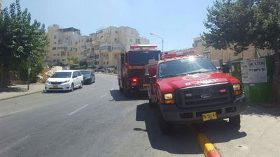 הכבאים הצילו את האצבע של הילדה בת ה-3 שנתקעה בדלת