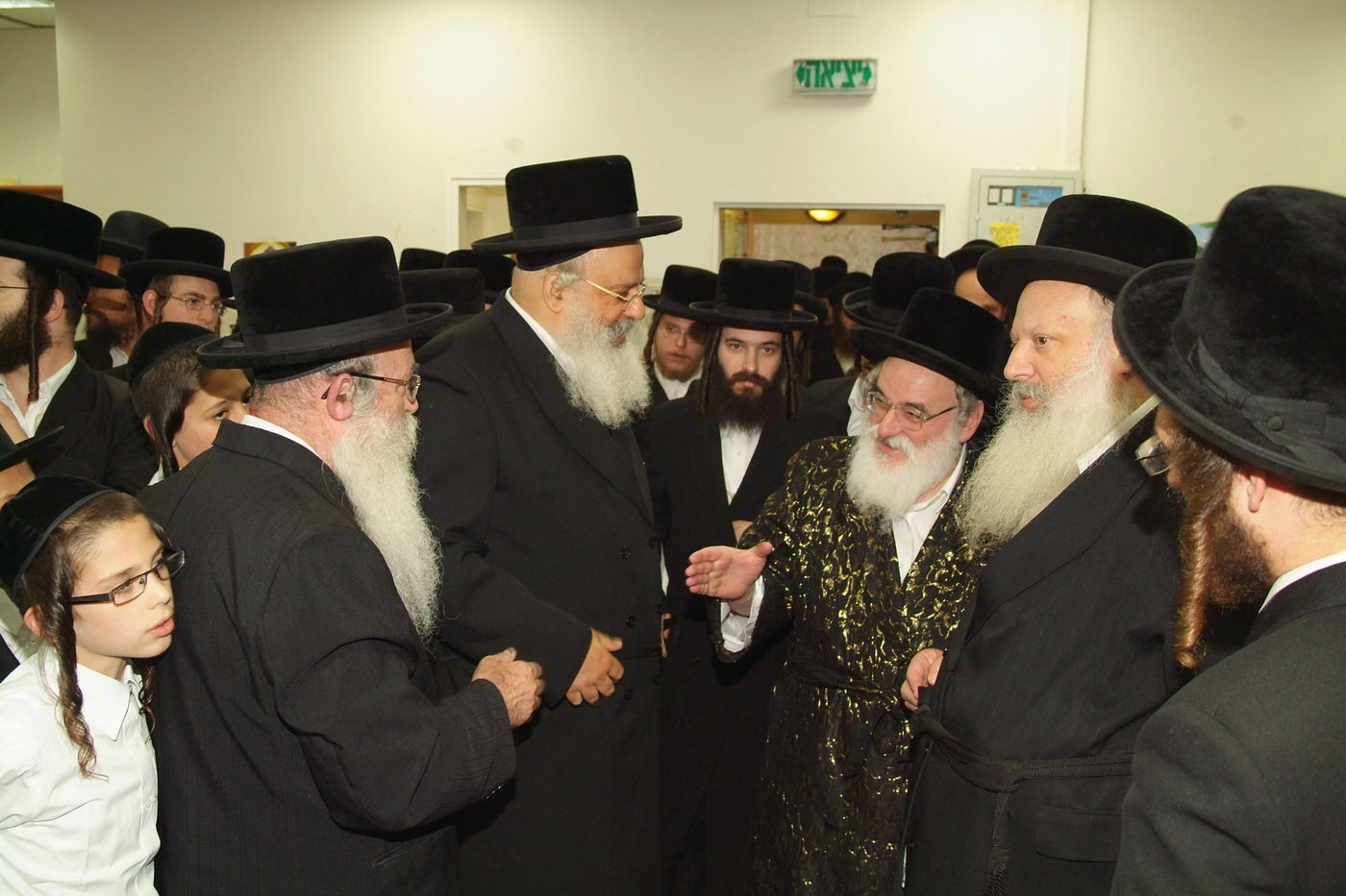 מסיבת חומש: הרבי מויז'ניץ השתתף לכבוד היתומים