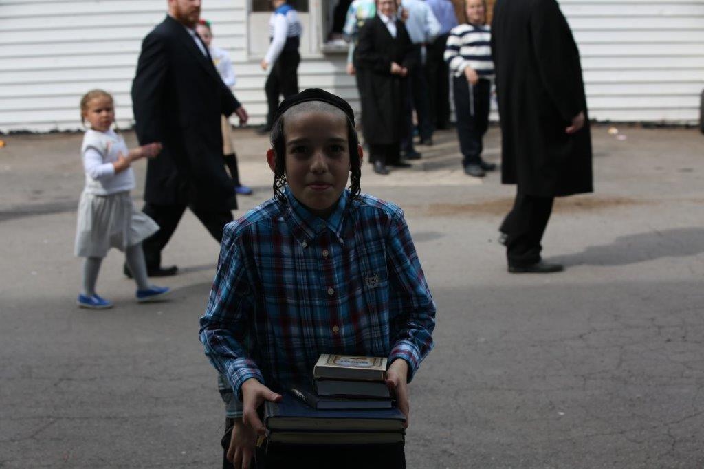 תיעוד ענק: אלפי תלמידי סאטמר יוצאים לנופש