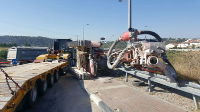 טרקטור נפל ממשאית, חרדית נהרגה וילדה בת 5 נפצעה אנוש