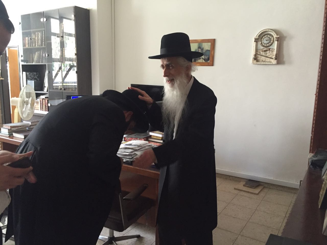 סערת החתן הצעיר: ראש הישיבה סילק את החברים והוזמן לקדש