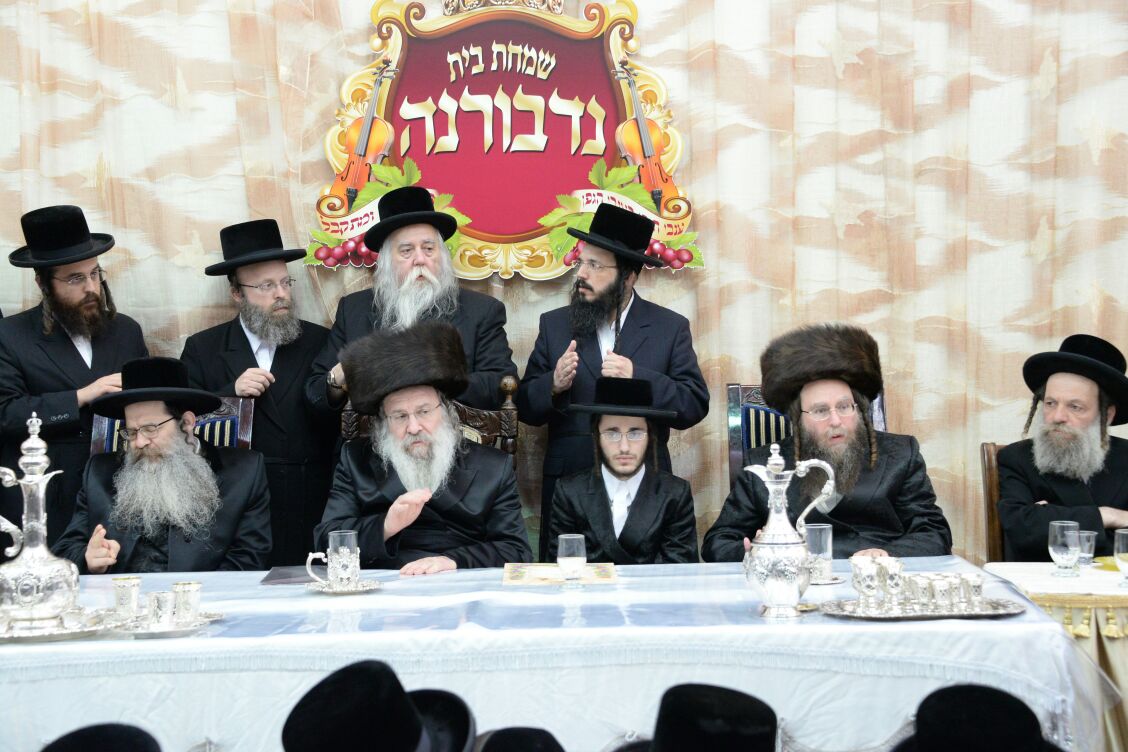 לפני היציאה למנוחה: האדמו"ר מנדבורנה אירס את בתו