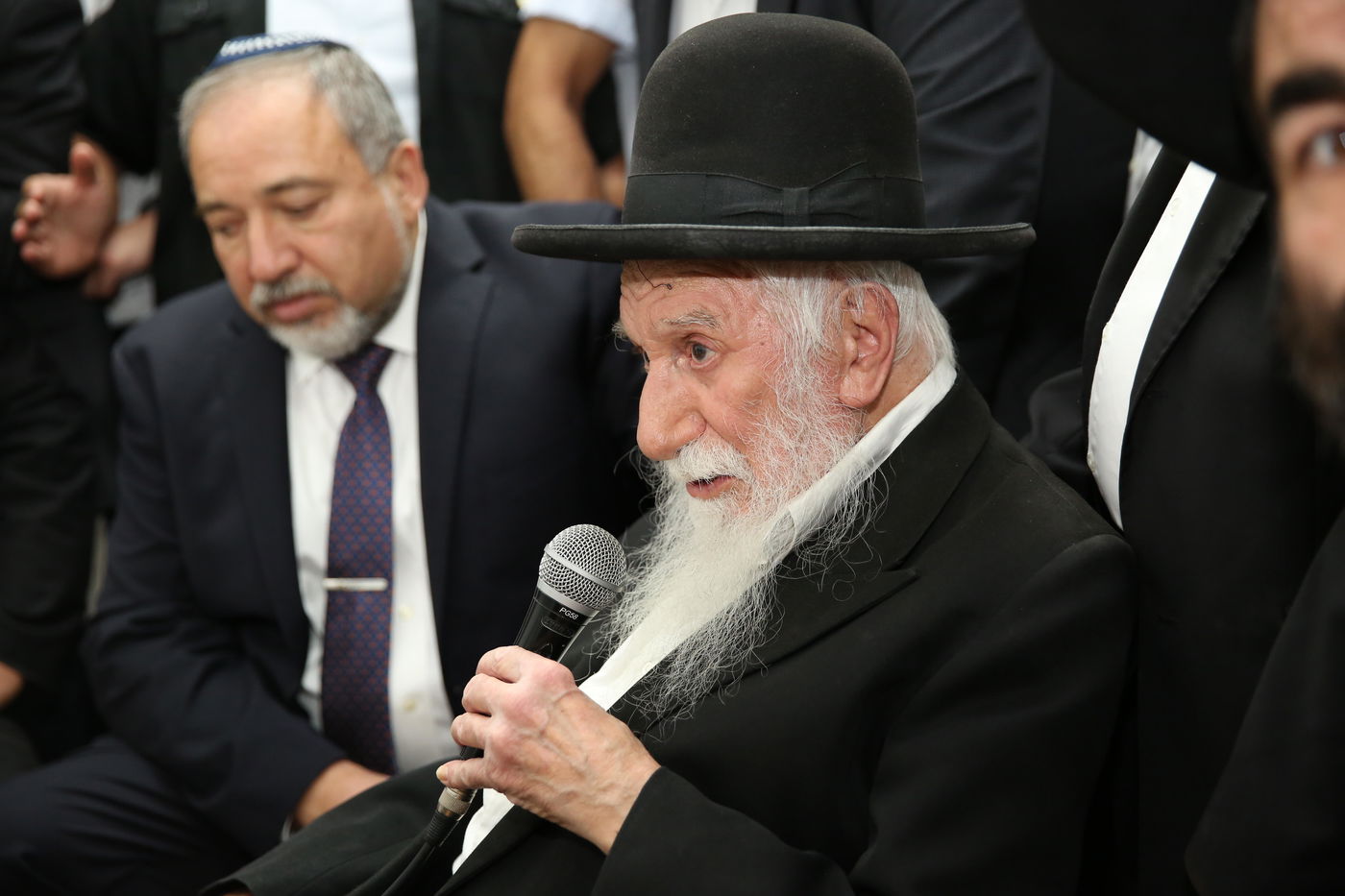 לראשונה: משרד הדתות מבקש להדיח רב עיר מתפקידו