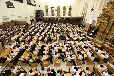 ישיבת פוניבז', ארכיון