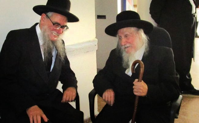 רבני בני ברק הגיעו למחות בלשכת ראש העיר