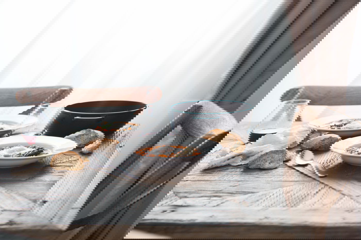 עקב הנזקים שהסב הבנק, החברה נמכרה "בנזיד עדשים". אילוסטרציה