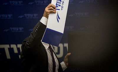 לפיד כבר לא "מתקרב" לחרדים: ההשתלחות של 'יש עתיד'