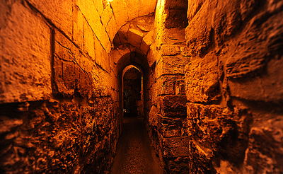 תיעוד מרהיב • סיור במעמקי מנהרות הכותל המערבי